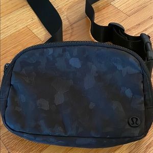 Lululemon everywhere belt bag-camo